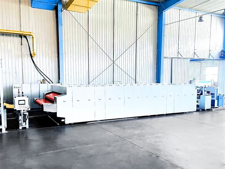 Preša s dvostrukom trakom za proizvodnju CFRT