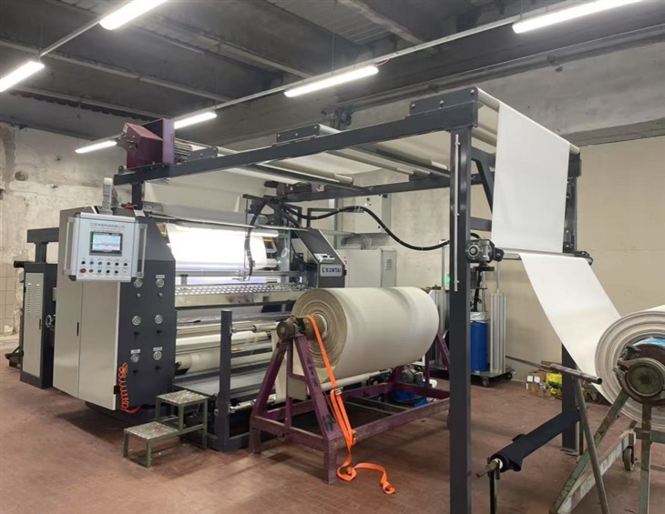 Stroj za prevlačenje i laminiranje s vrućim talinama